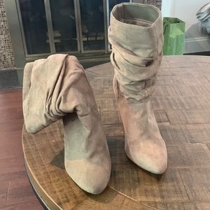 A pair of forever 21 boots in good condition